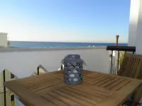 Beautiful Apartment - directly by the sea