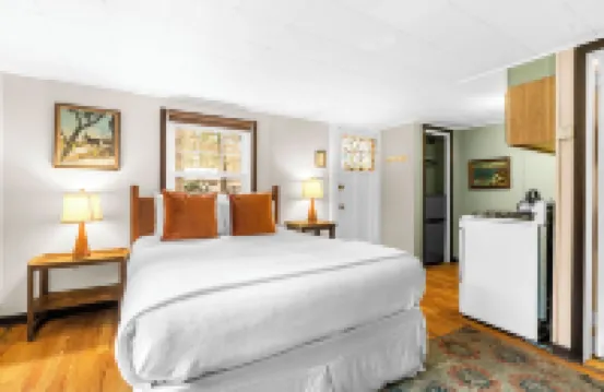 Phoenicia Lodge