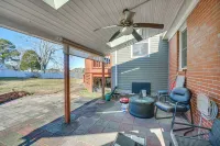 Waterfront Home w/ Deck & Yard in Hampton! - جاكوزي