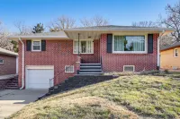 Fox Run Bungalow w/ Patio & Yard in Lincoln! - 3 stjerner
