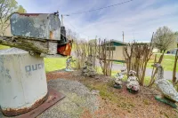 3 Mi to Caesars Casino: Indiana Retreat w/ Patio!
