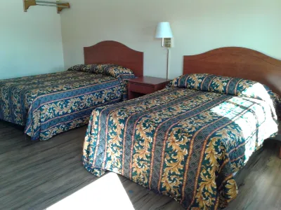 Desert Inn Motel فنادق في كورونا