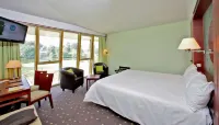 Logis Hôtel des Lacs d'Halco Hôtels à : Hagetmau