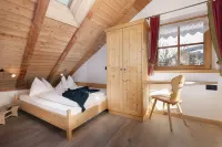 Chalet Tyrolian Apartments - by Familiaris - Pools 500 Meters Hotels in Mitterolang