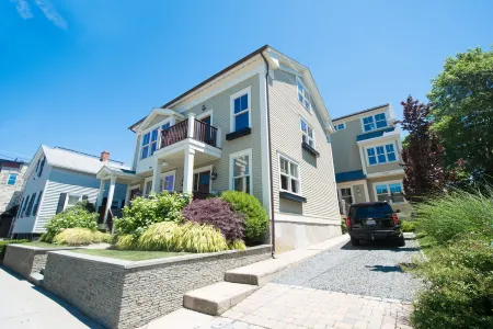 The Newport Lofts - 546 Thames Street