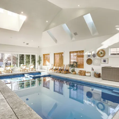 Private Pool & Hot Tub: Luxe Unit Near Uta Train!