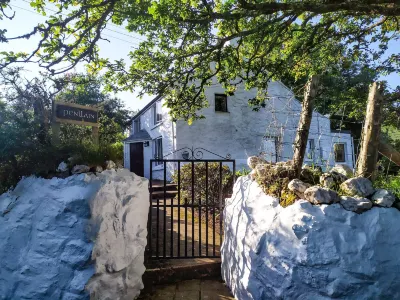 Penllain Hotels near Cafe on the Quay