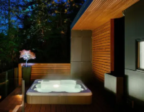 83mf - Lakeside - Hot Tub - BBQ - Dock - Sleeps 4 2 Bedroom Home by RedAwning