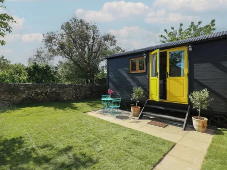 Tower Hut Отели рядом с достопримечательностью «Сивью Уайлдлайф Энкантер»