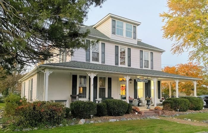 Colonial Beach Plaza Bed & Breakfast