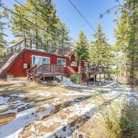 Wraparound Deck & Grill: Wrightwood Cabin Near PCT