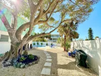 Coquina Cottage 2 Bedroom Cottage by RedAwning - Condos