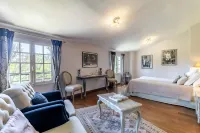 Domaine de Rhodes - 5 Chambres et 7 Locations de Vacances