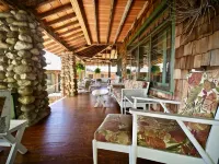 Whaleback Inn - parking