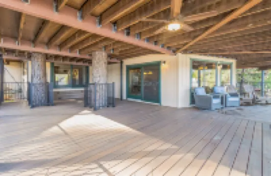 Dos Pinos - 寬敞的湖畔小屋帶遊戲室，由優勝美地區域度假村提供