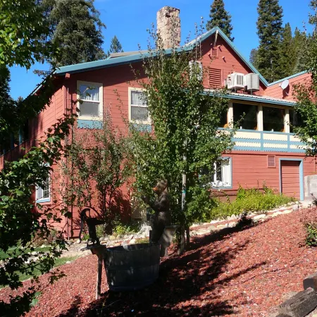 StrawberryInn River Front Resort