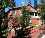 StrawberryInn River Front Resort