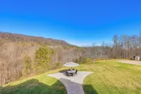 Private Hot Tub Bays View Lodge in Kingsport! - Boutique