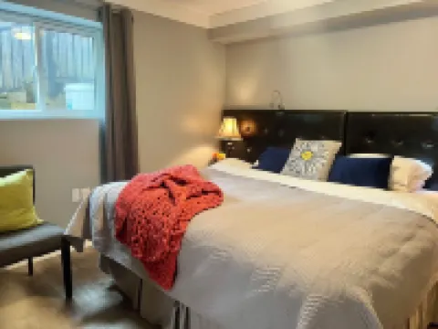 Starlight Poolside ~ 1 bedroom suite Hotels in Coquitlam