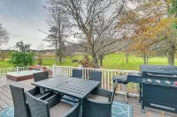 Slope Views: Luxe Windham Retreat w/ Hot Tub! - Country Houses