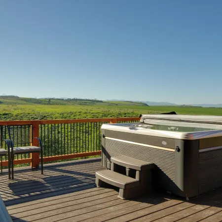 Fire Pit, Deck + Hot Tub: Idaho Group Getaway!
