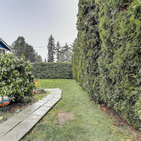Walk to Beach and Lake Access Cozy Redmond Apt! Hotels in Redmond
