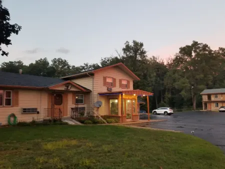 Parkview Motel Отели в г. Хэйстингс Чартер Тауншип