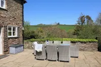 Summer Cottage Hotels in Chillington