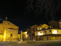 Pensión Blanca B&B Hotels in La Virgen del Camino