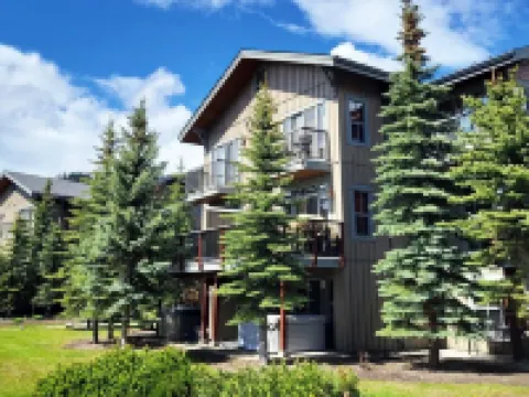 Trappers Landing #30 2 Bedroom Townhouse Hotels in Sun Peaks