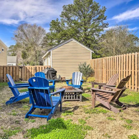 New Bern Retreat w/ Fire Pit ~ 1 Mi to Dtwn!