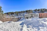 Walkable Lead Condo 5 Mi to Terry Peak Ski Area!