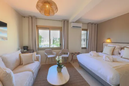 Hôtel Lou Juan Отели в г. Антиб