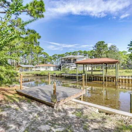 2 Mi to Mashes Sands Beach: Quiet Home w/ Dock!