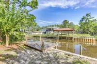2 Mi to Mashes Sands Beach: Quiet Home w/ Dock! - parking