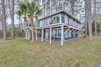 Carrabelle Retreat w/ Boat Dock + Views of Gulf! - parking