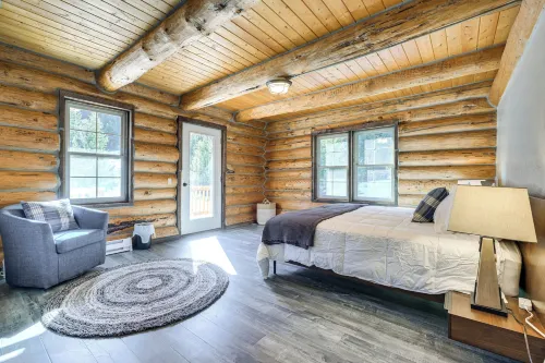 Riverfront Montana Log Cabin w/ Mountain Views! - parking