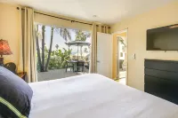 Tropical Oceanside Home w/ Deck, Walk to Beach - View biển