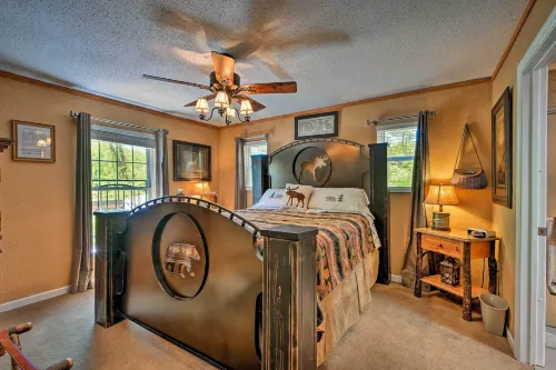Cozy Cabin on Tenn River - 10 Mi to Chattanooga! - Pet friendly