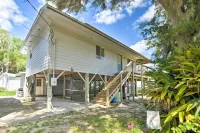 Renovated Crescent Lake Escape w/ Waterfront Deck! - parking