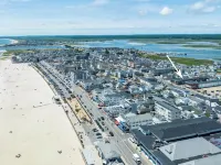 The Crest - Hampton Beach Hotels in Hampton Beach