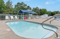 Ozark Mountain Oasis For 7! - Pools