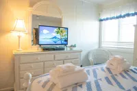 Ocean View, 2 Bedroom, 2 Bath with direct beach access and pool