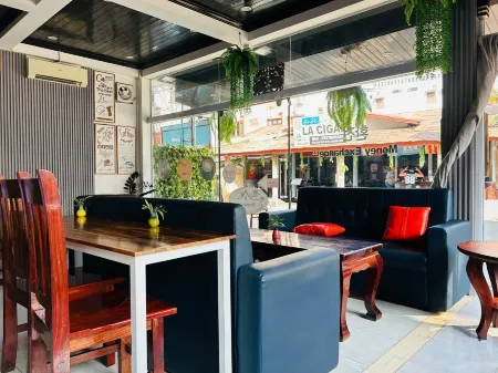 Domon Riverside Hotel Отели в г. Ванг Вьенг