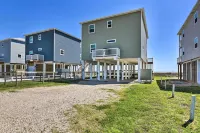 Gulf-View Home w/ Dog Run in Surfside Beach! - WiFi
