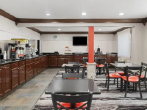 Ramada by Wyndham Cedar Rapids South シーダー・ラピッズのホテル