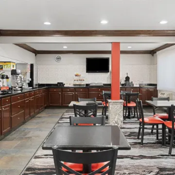 Ramada by Wyndham Cedar Rapids South