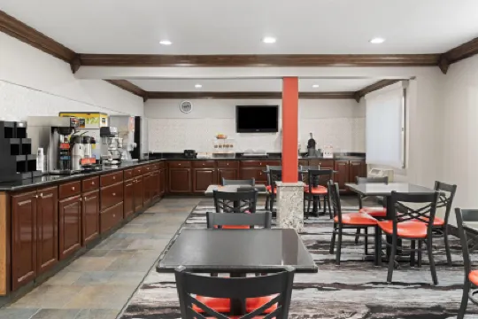 Ramada by Wyndham Cedar Rapids South