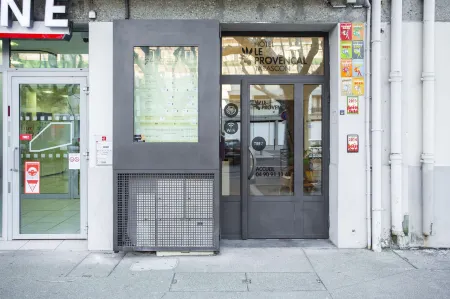 Le Provençal Отели в г. Ком