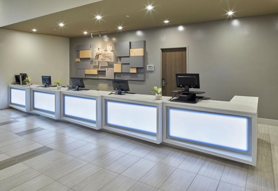 Holiday Inn Express WAIKIKI